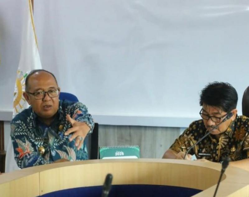 Bupati Lampung Utara, Dr. Ir. H. Hamartoni, Memberikan Arahan Dalam Persiapan Kunjungan Gubernur Lampung