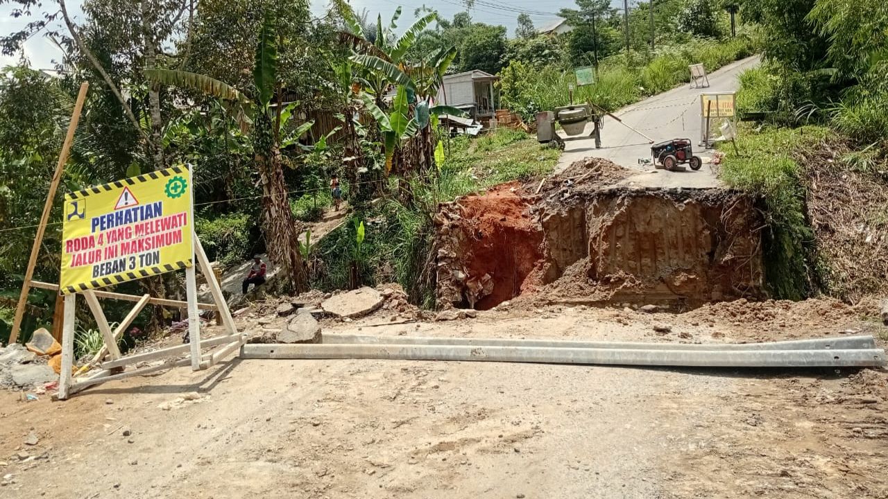 Ruas Mutaralam–Gunung Terang Ditutup Total, Pembangunan Box Culvert Mulai Dikerjakan