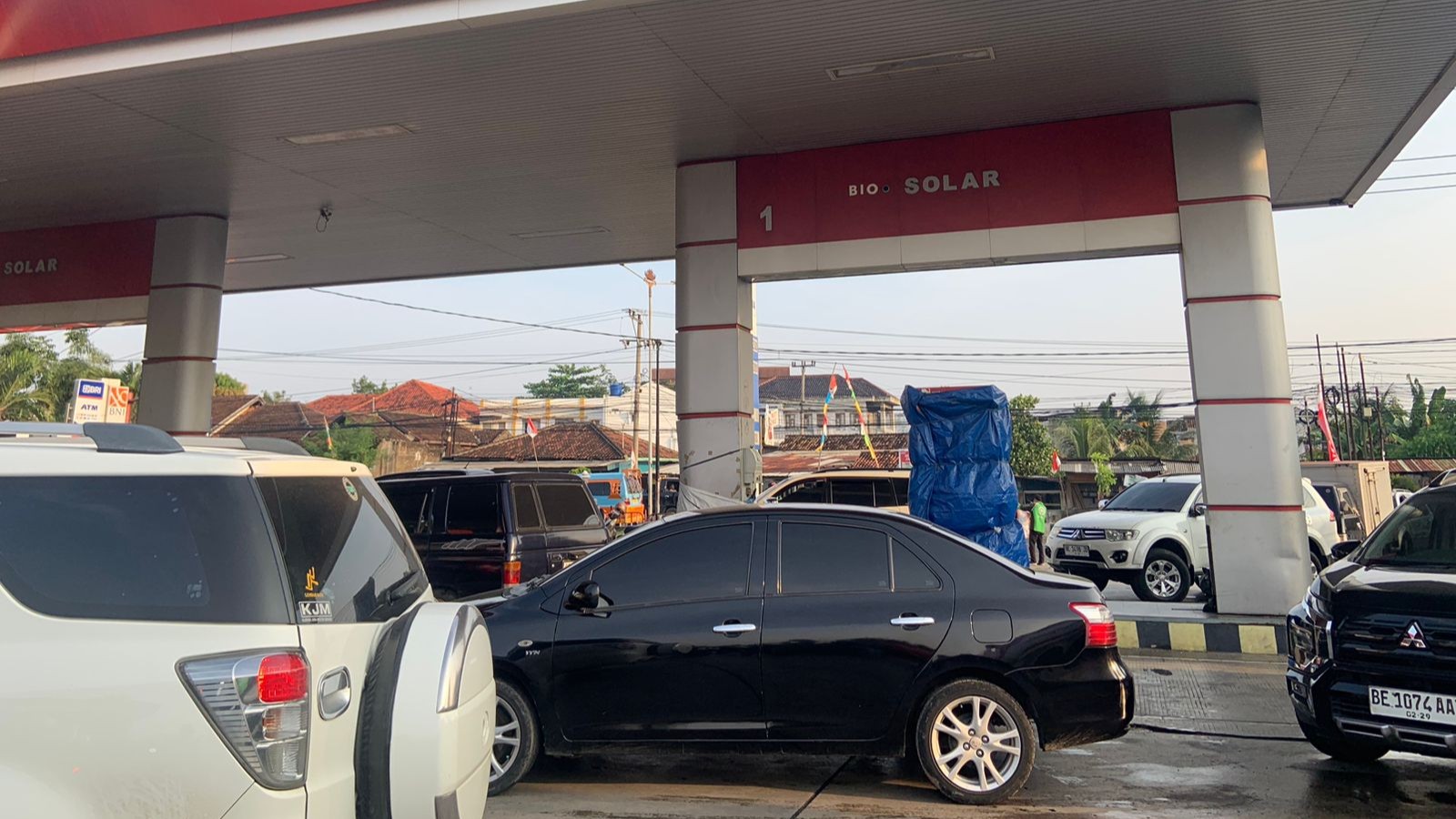 Dispenser SPBU Rajabasa Rusak, Antrian Panjang Picu Kemacetan Parah