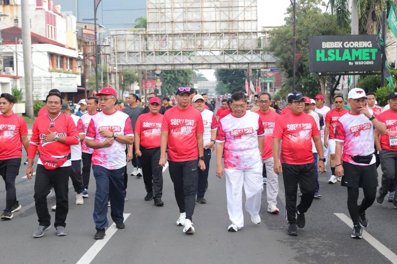 Pj Gubernur Samsudin Bersama Gubernur Lampung Terpilih Rahmat Mirzani Djausal Ikut Meriahkan Soekarno Fun Run