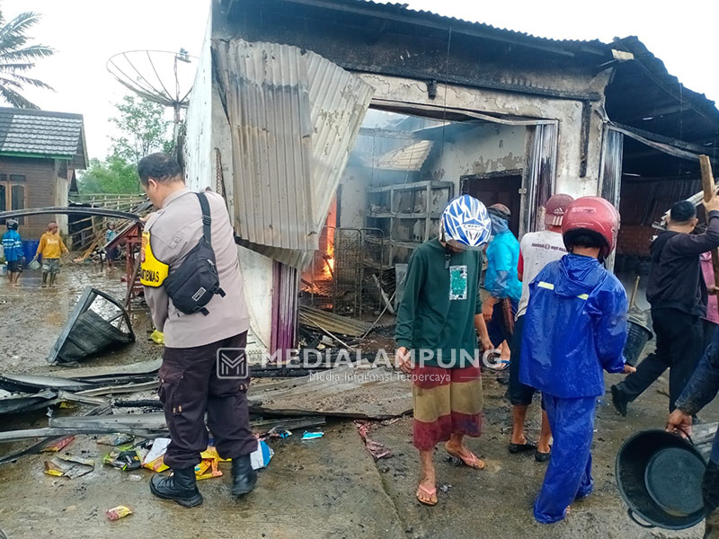 Kebakaran di Padangdalom Diduga Dipicu Akibat Mesin Pertamini Disambar Petir 
