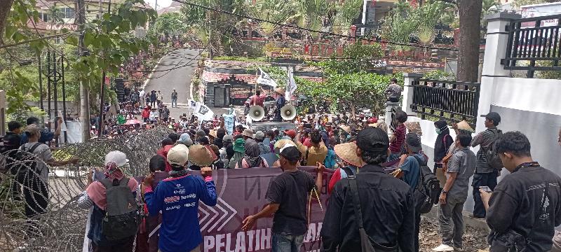 Ratusan Massa Gruduk Kantor BPN Lampung, Tuntutan Berikut 