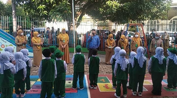 Kunjungi TK Al-Amin, Ini Pesan Lurah Rawalaut