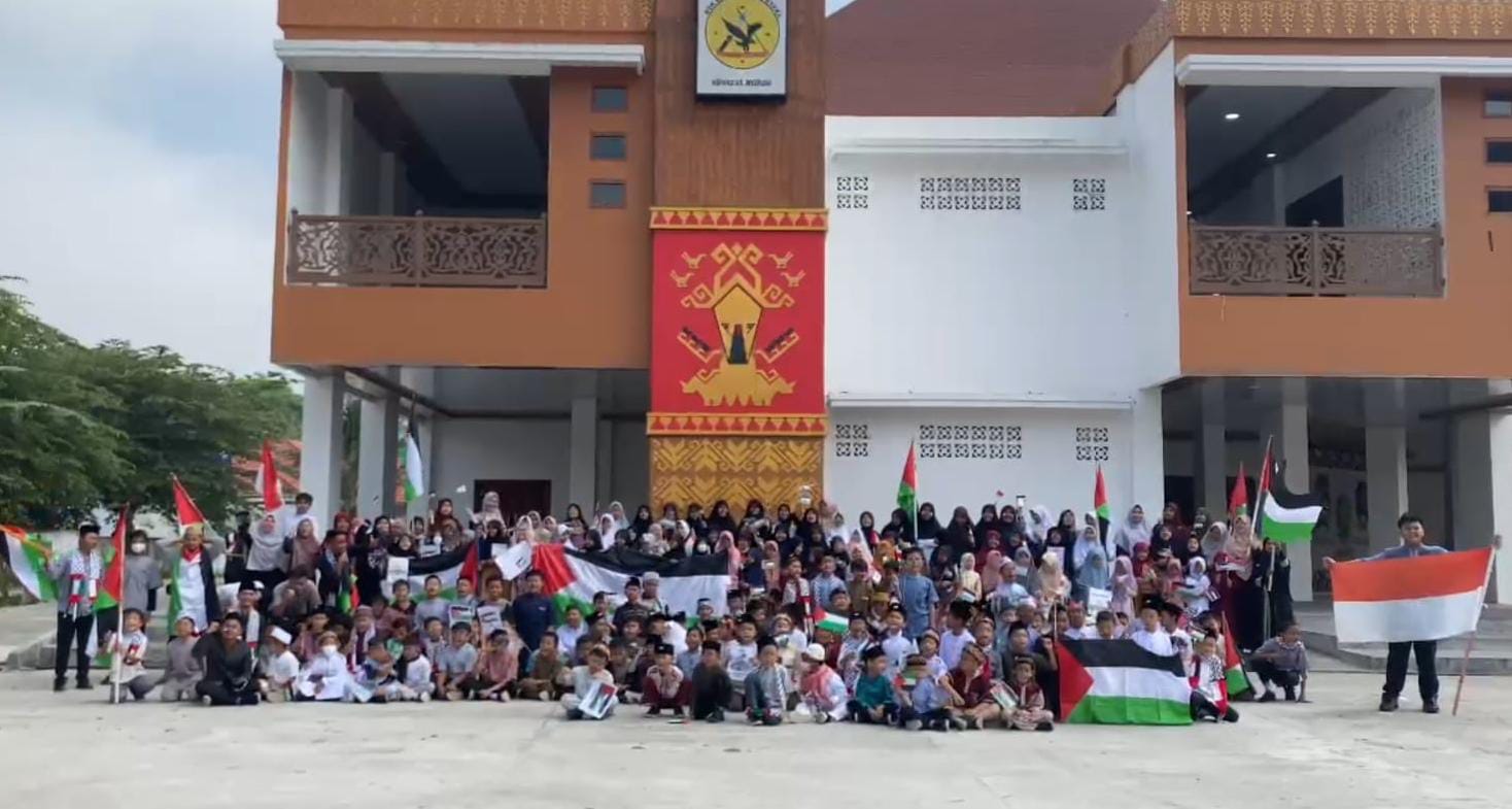 Ungkapkan Rasa Empati untuk Palestina, SDIT Daarul Qudwah Gelar Aksi Solidaritas