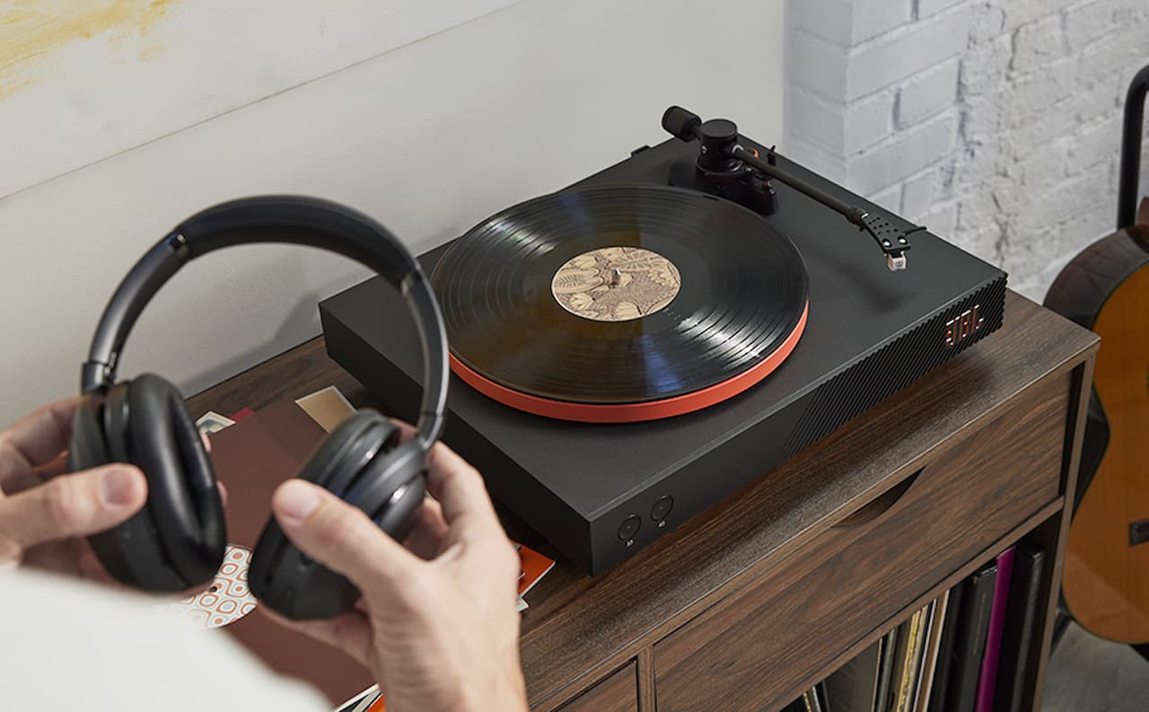 Cara Menghubungkan Turntable Bluetooth Speaker dengan Perangkat Lain