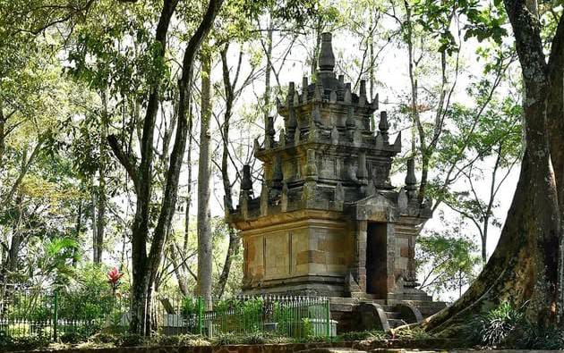 Wisata Candi Cangkuang, Jejak Peradaban Hindu di Tengah Danau Garut