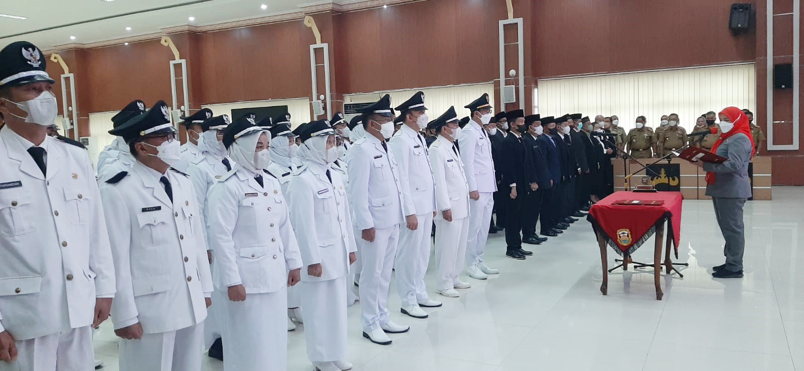 Dilantik Bunda Eva, Budi Ardiyanto Jabat Camat Bumi Waras