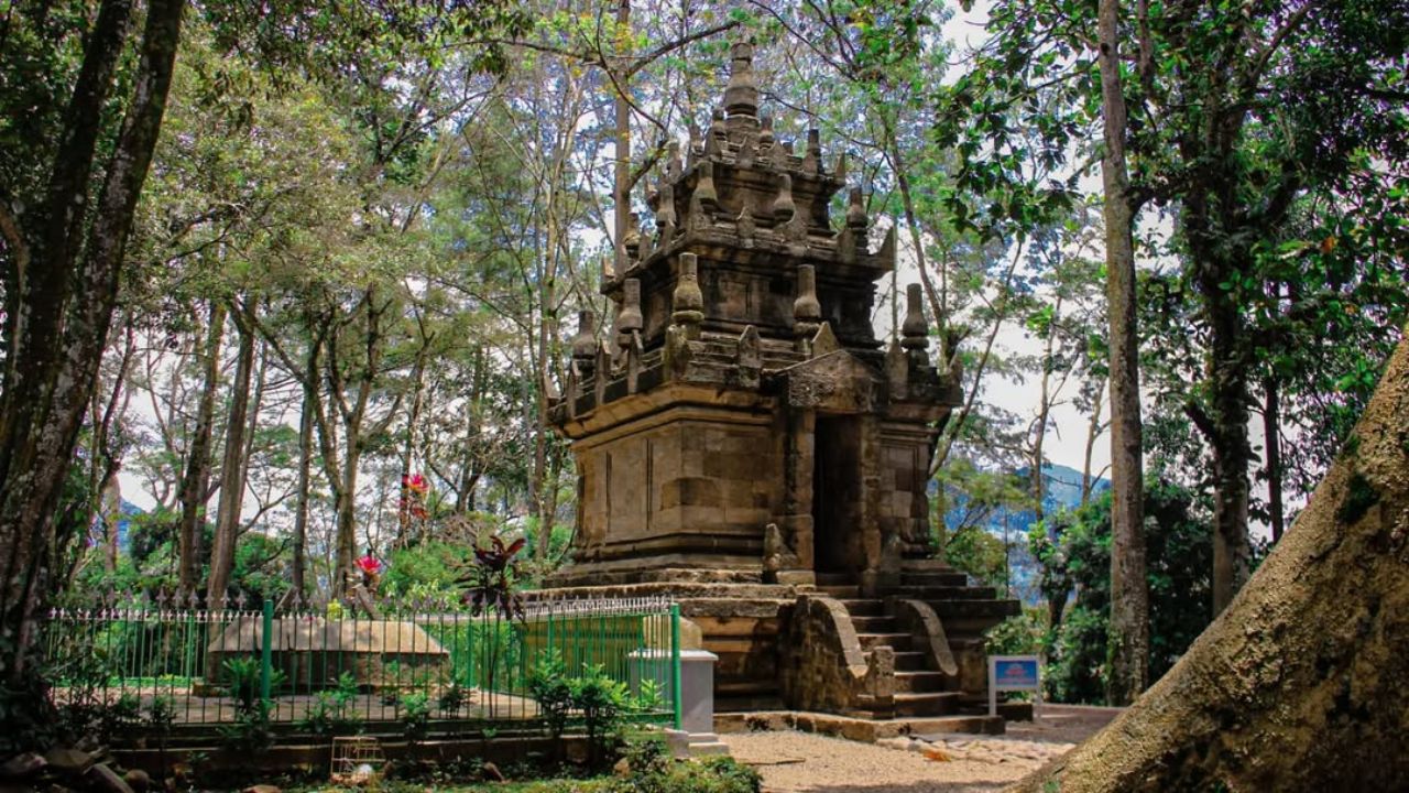 Ritual Kampung Pulo, Harmoni Islam dan Tradisi Leluhur di Danau Cangkuang