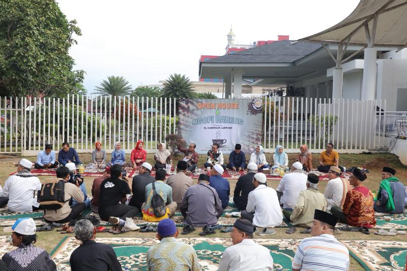 Pererat Silaturahmi, Pj Gubernur Samsudin Ngopi Bersama Masyarakat Seputaran Mahan Agung 