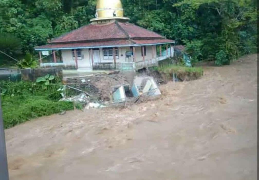 Banjir Bandang Way Tembakak, Masjid dan Rumah Terdampak