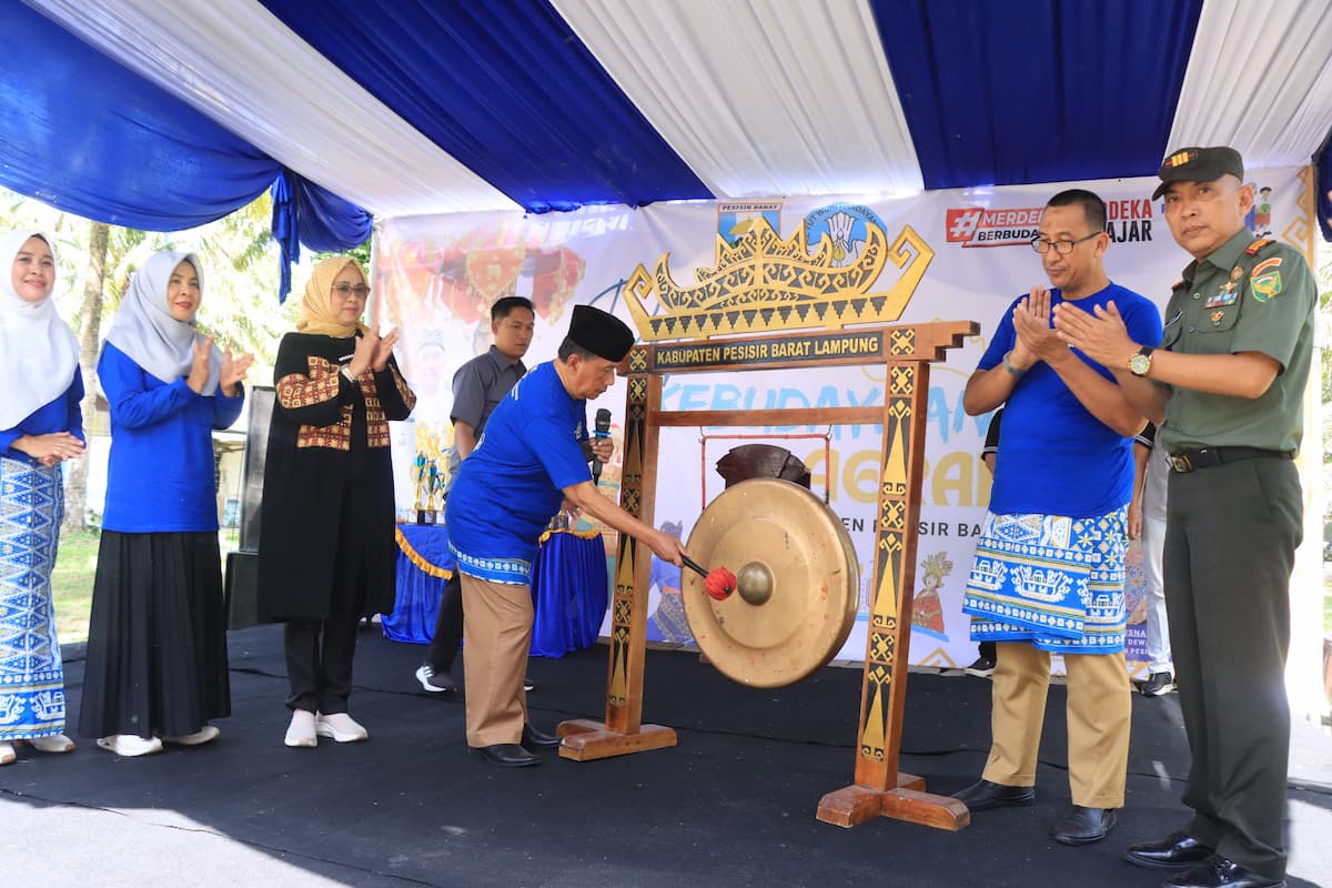 Wabup Pesisir Barat Buka Pekan Kebudayaan Daerah