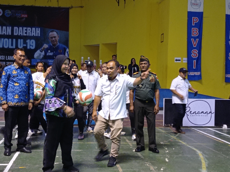 Eva Dwiana Resmi Buka Kejuaraan Voli U-19 Provinsi Lampung