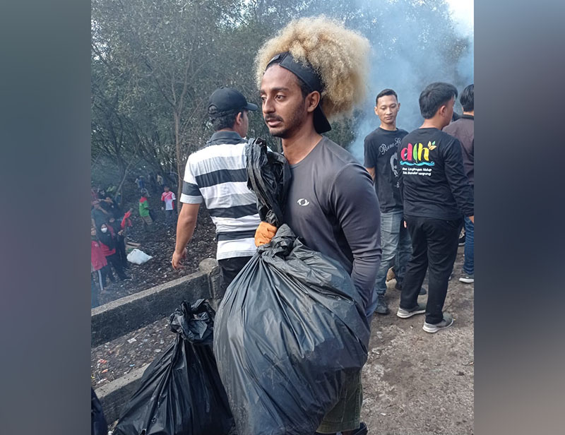 Ikut Bersih-bersih di Pulau Pasaran, Ikram Afro : Semoga Jadi Pelajaran untuk Masyarakat