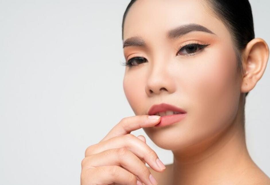 Cara Alami Cerahkan Bibir dengan Scrub Gula dan Madu