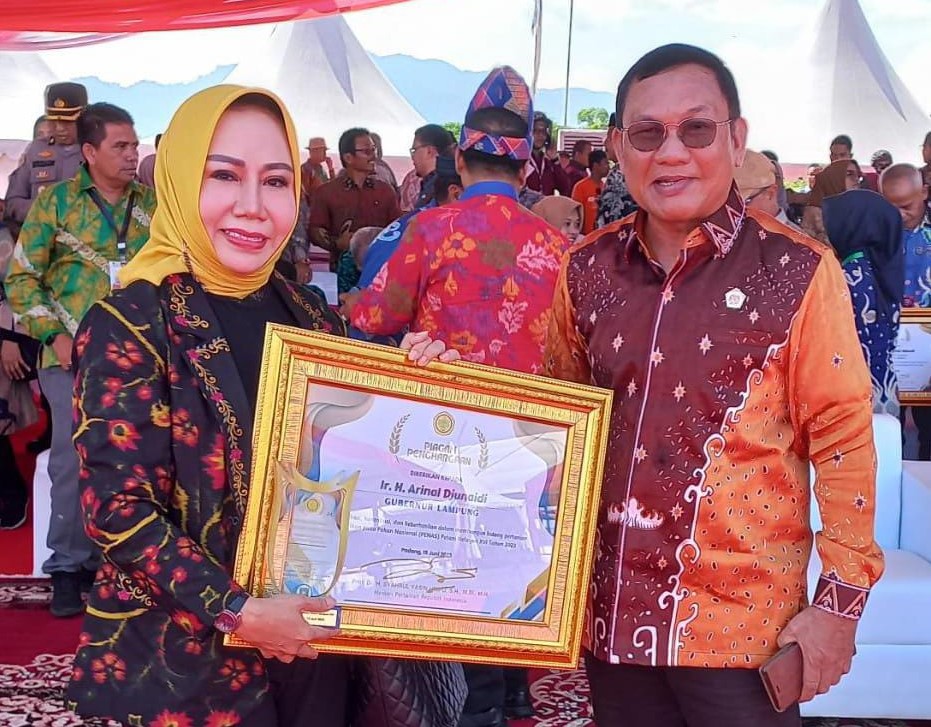 Gubernur Lampung Arinal Djunaidi Terima Penghargaan dari Menteri Pertanian RI 