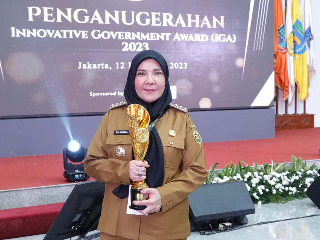 Wali Kota Eva Dwiana Menerima Penghargaan Innovative Government Award IG 2023