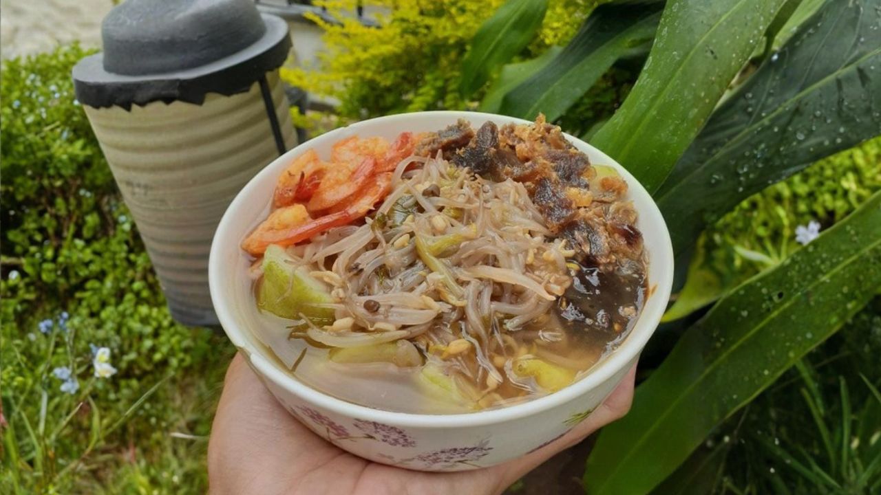 Lontong Mie Madura: Perpaduan Karbohidrat dan Cita Rasa Khas Pesisir