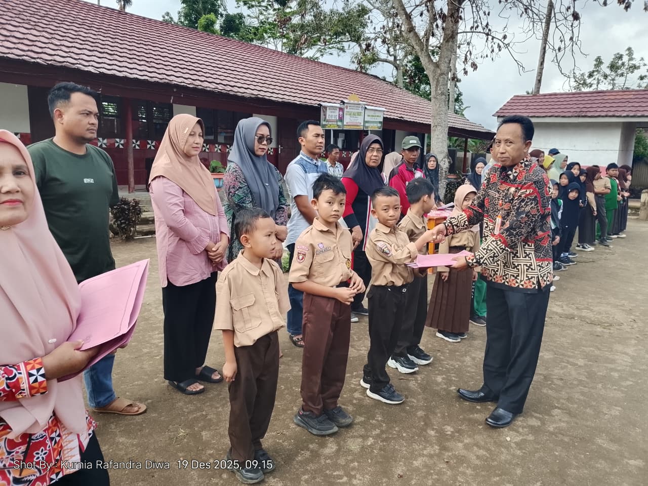 SDN 1 Kenali Gelar Class Meeting, Pembagian Rapor, dan Apresiasi Siswa Berprestasi