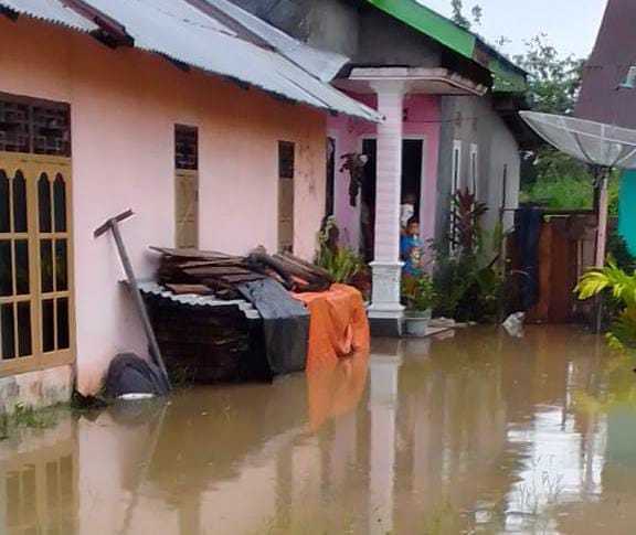 Rumah Warga di Kelurahan Pasar Kota Krui Terendam Banjir