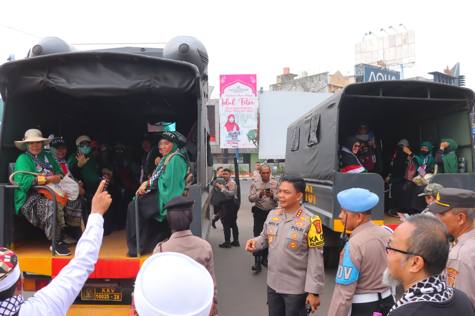 Aksi Solidaritas, 2 Truk Dalmas Polresta Bandar Lampung Bantu Antar Massa Aksi Pulang