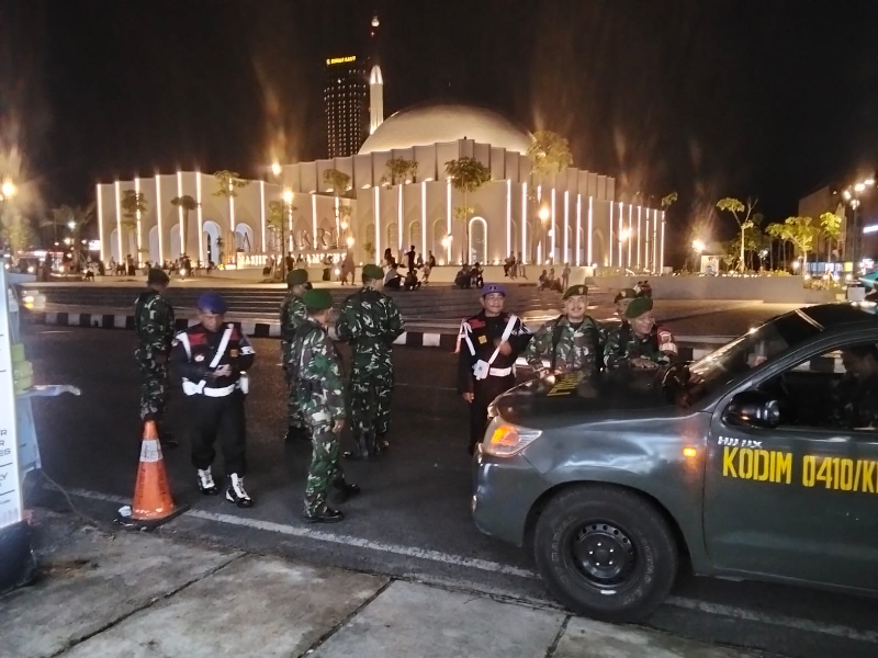 Babinsa Kodim 0410/KBL Gelar Patroli Malam Jaga Kondusifitas Kamtibmas di Bandar Lampung