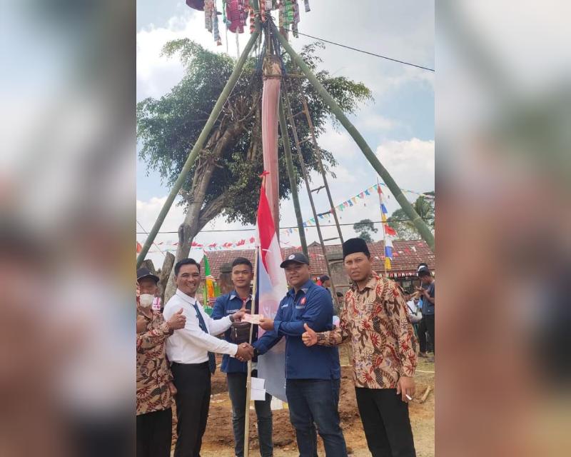 Lomba Panjat Pisang Semarak HUT RI Ke-78 di Pekon Tambak Jaya Berlangsung Seru