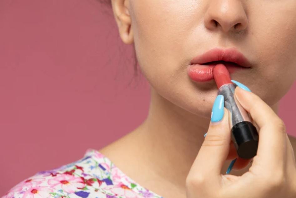 5 Lipstik Ramah Bibir Kering yang Murah, Awet, dan Bikin Senyum Tetap Lembap
