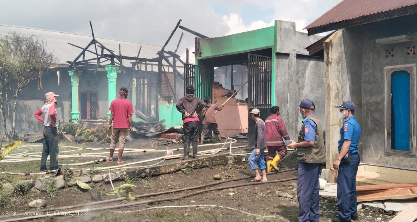 Korsleting Listrik Diduga Jadi Penyebab Kebakaran Rumah di Seranggas, Kerugian Ditaksir Mencapai Rp500 Juta