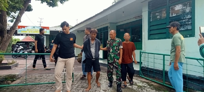 Babinsa Amankan Terduga Pencuri dari Amukan Massa di Pasir Gintung