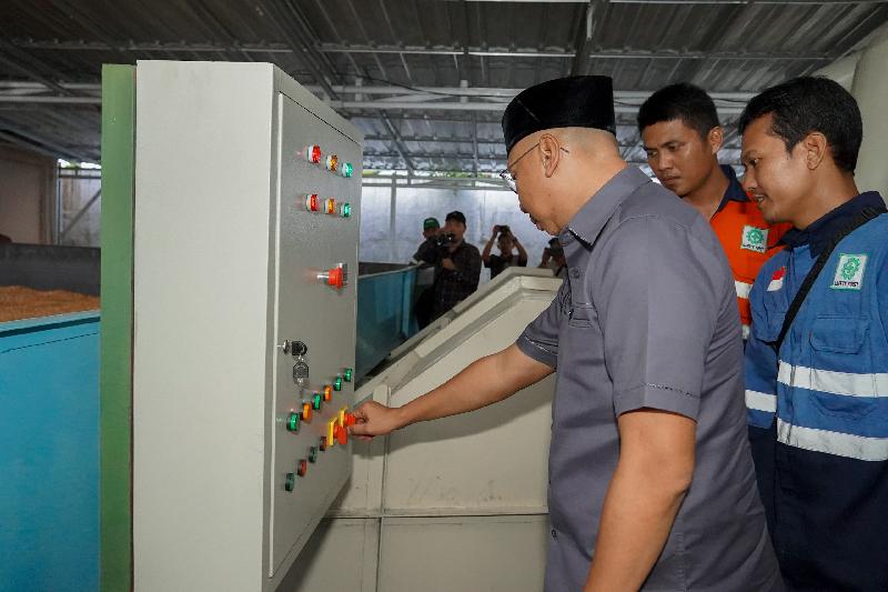 Pemprov Lampung Serahkan Alat Pengering Gabah dan Jagung di Lampung Selatan