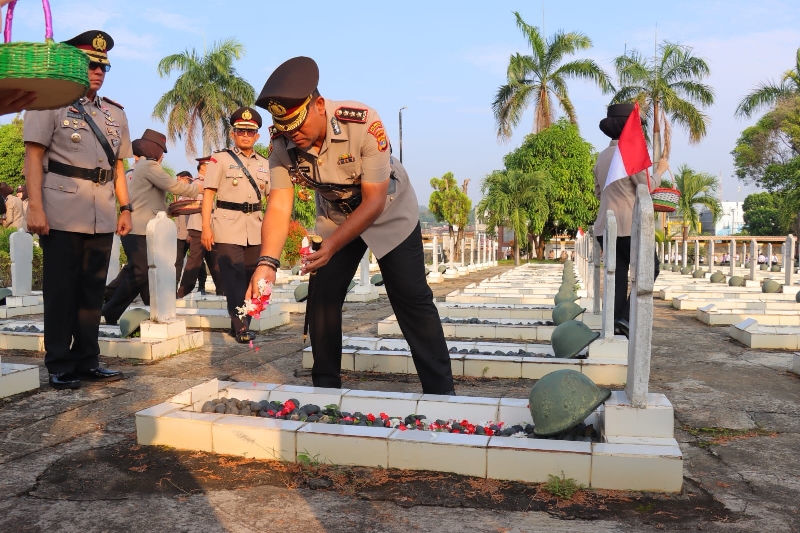 Polresta Bandar Lampung Gelar Ziarah dan Tabur Bunga Sambut Hari Bhayangkara ke-79