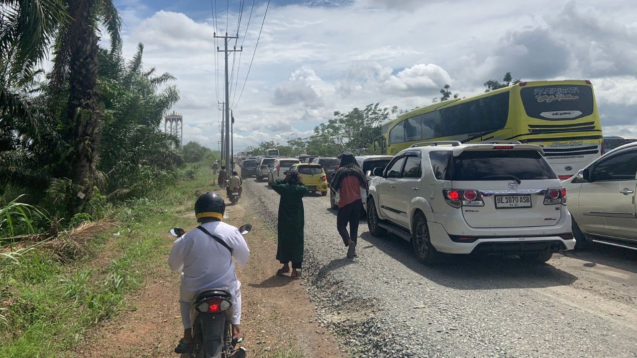 Jalan Menuju Masjid Al Hijrah Macet Total di Hari Pertama Tabligh Akbar Indonesia Berdoa 2025