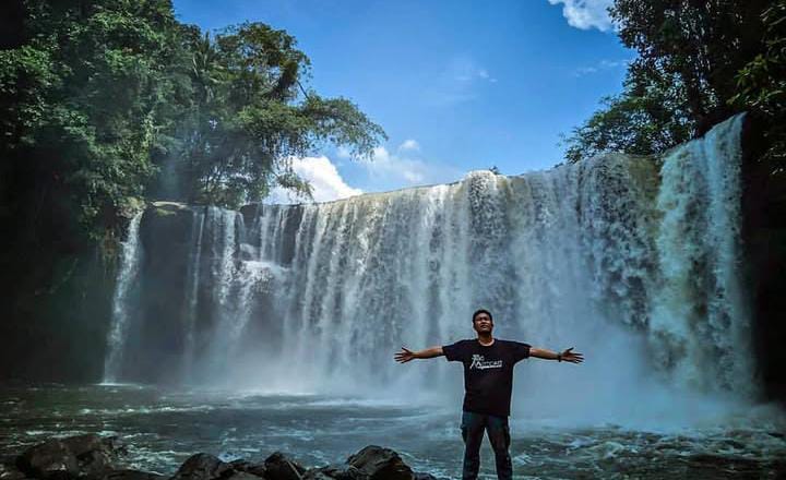 Riam Merasap: Air Terjun ‘Niagara Mini’ dari Bengkayang yang Tetap Liar dan Menawan