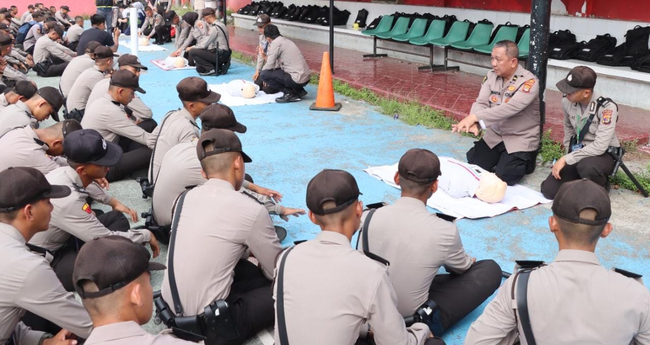 Si Dokkes Polresta Bandar Lampung Beri Pelatihan BHD Bagi Siswa Latja
