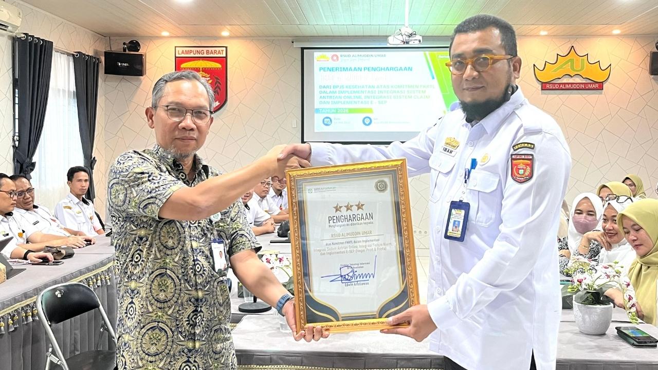 RSUD Alimuddin Umar Terima Penghargaan BPJS Kesehatan atas Komitmen Integrasi Layanan Digital