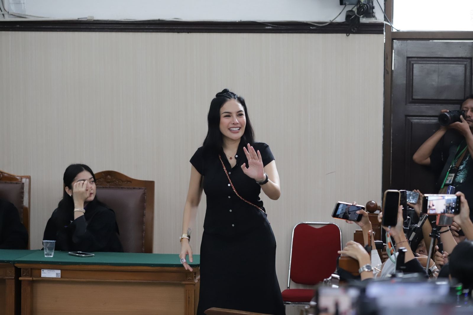 Nikita Mirzani Divonis Empat Tahun Penjara dan Denda Rp1 Miliar