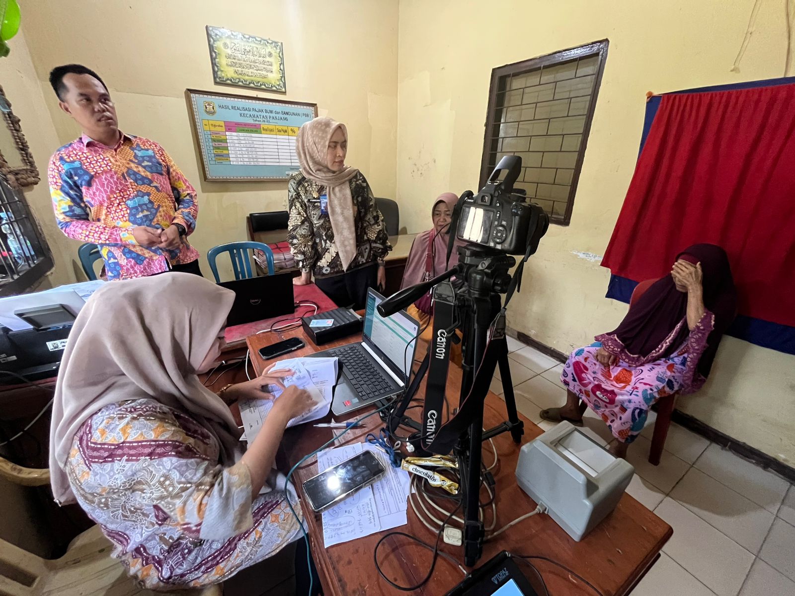 Disdukcapil Bandar Lampung, Bantu Warga Urus Dokumen Rusak Akibat Banjir