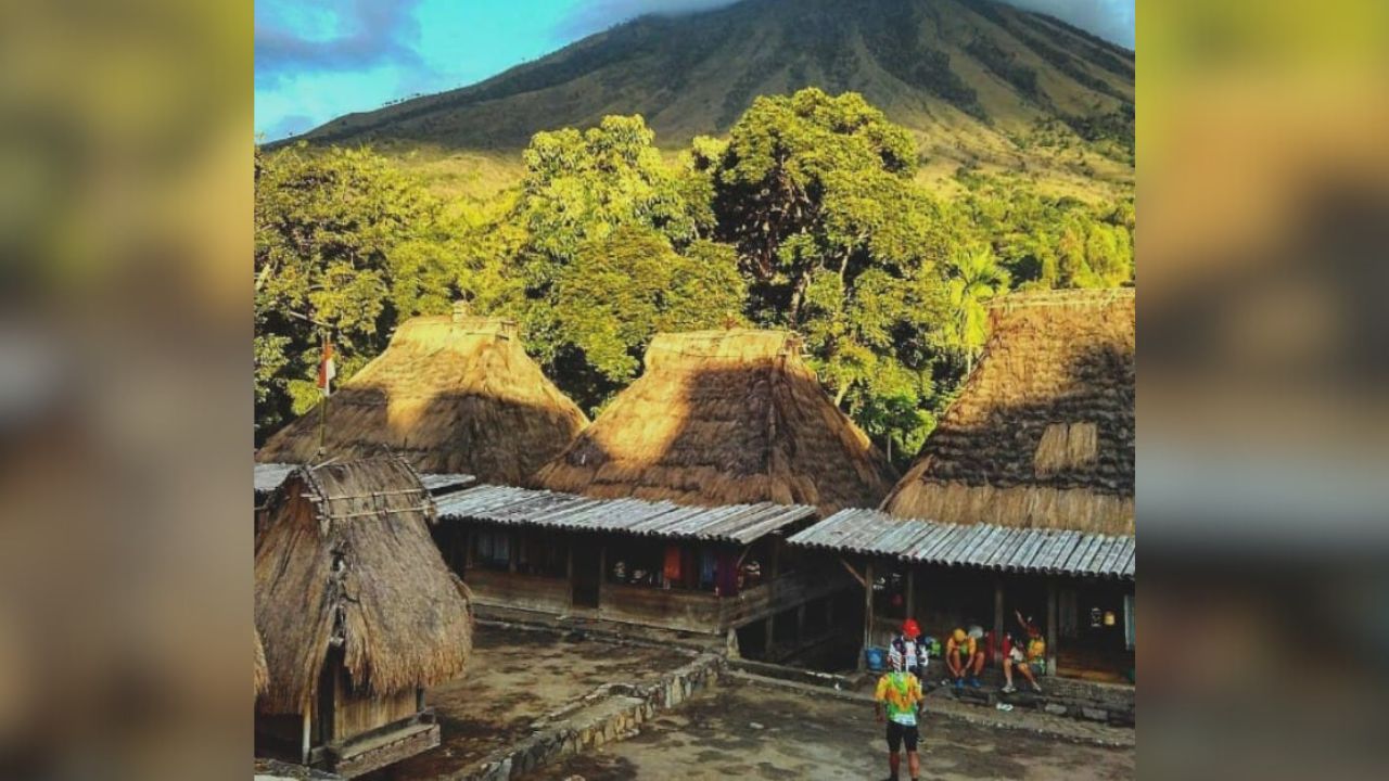 Jejak Megalitikum dan Kehidupan Adat di Lereng Gunung Inerie: Desa Wisata Tiworiwu