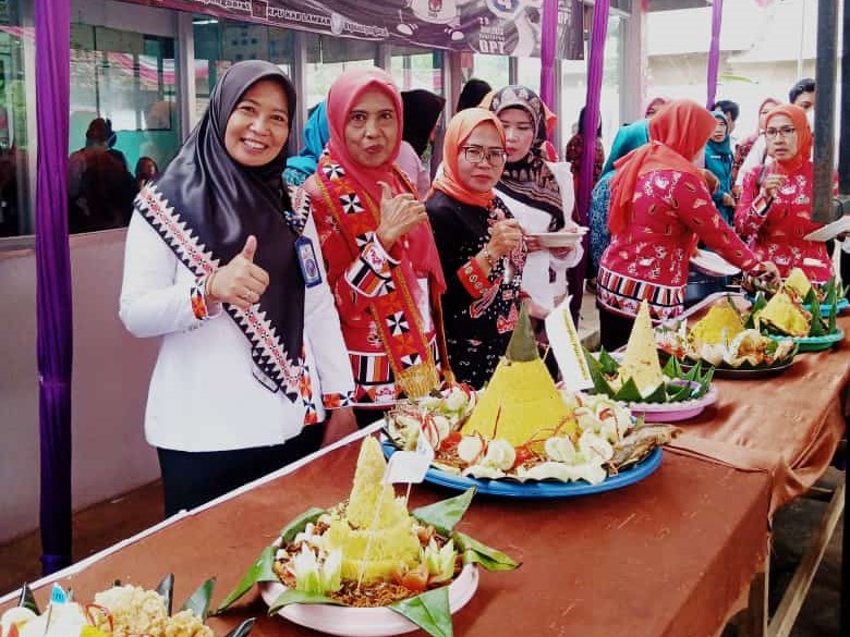 Camat Apresiasi Lomba Nasi Tumpeng Pada EPP 2023 di Pekon Mekarjaya 