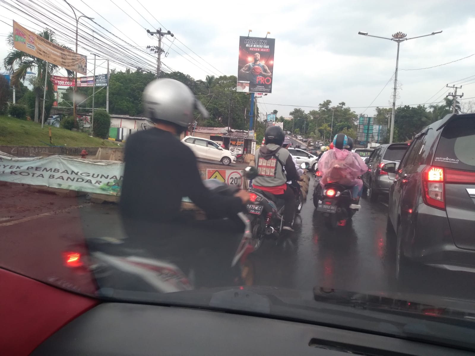 Proyek SPAM Timbulkan Kemacetan di Jalan ZA. Pagaralam