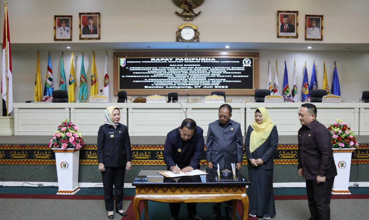 Gubernur Arinal dan Ketua DPRD Mingrum Gumay Tandatangani Raperda Pertanggungjawaban APBD 2022 
