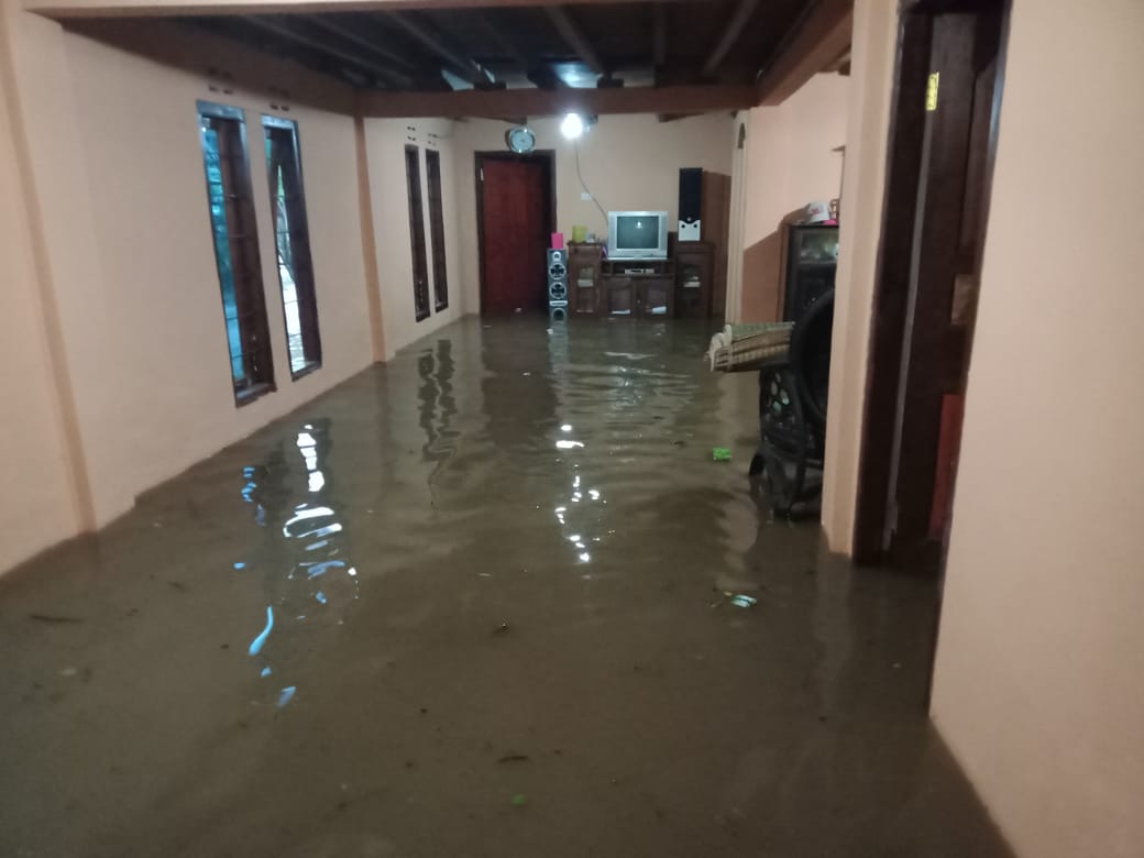 Hujan Lebat, 15 Rumah di Pekon Kembahang Terdampak Banjir