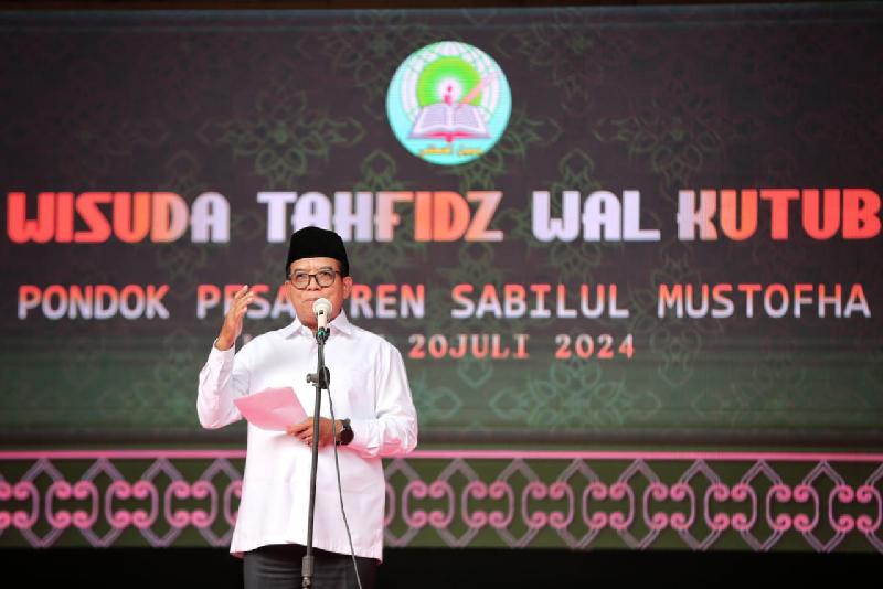 Pj Gubernur Samsudin Hadiri Wisuda Tahfidz Wal Kutub di Pondok Pesantren Sabilul Musthofa Lampung