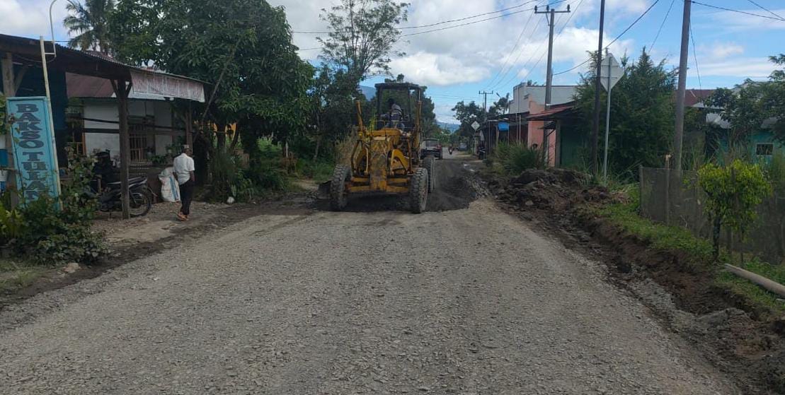 Alhamdulilah, Jalan Bak Kubangan di Lambar Mulai Ditangani Dinas BMBK Lampung 