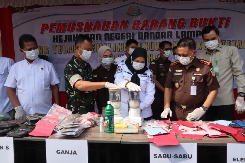 Wali Kota Bandar Lampung Hadiri Pemusnahan Barang Bukti Tindak Pidana Umum