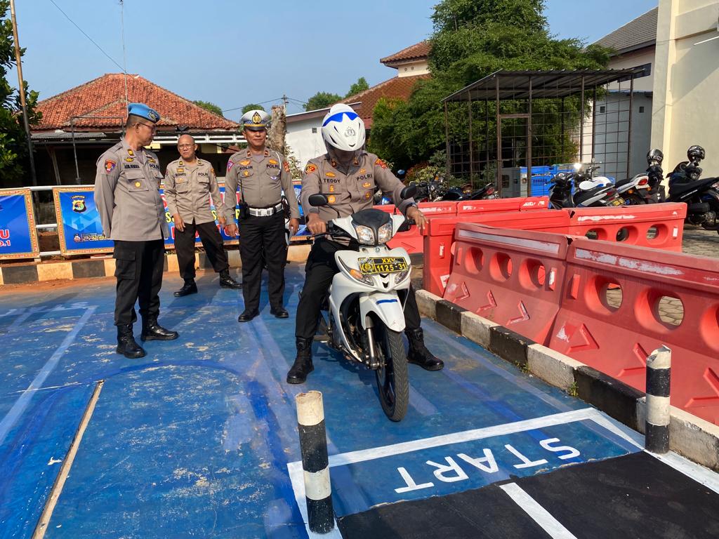 Kapolres Lampung Utara Uji Perdana Lintasan Baru Praktek SIM