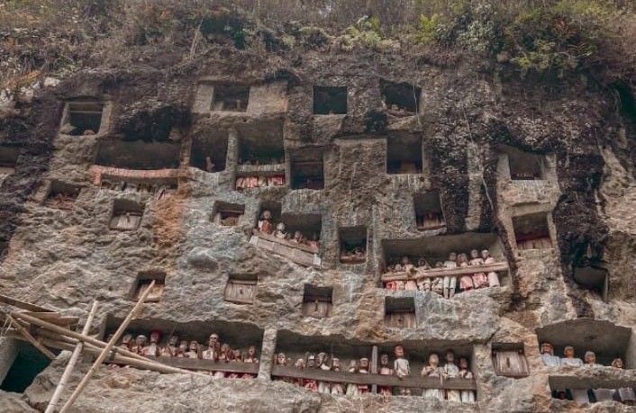 Makam Tebing Lemo: Warisan Leluhur Suku Toraja yang Sakral