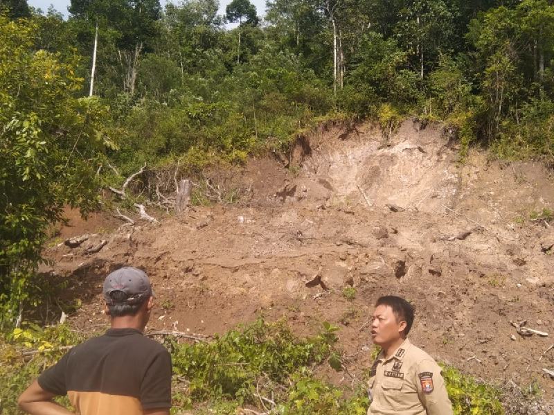 Longsor di Banding Agung, Jalan dan Irigasi Tertimbun