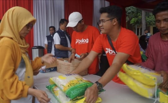 Polda Lampung Gelar Pasar Murah Nataru untuk Bantu Warga Kurang Mampu di Tiga Kecamatan