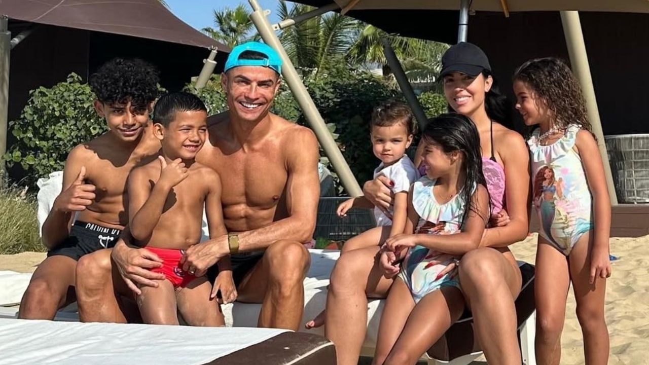 10 Seleb Dunia yang Menambah Momongan Lewat Ibu Pengganti